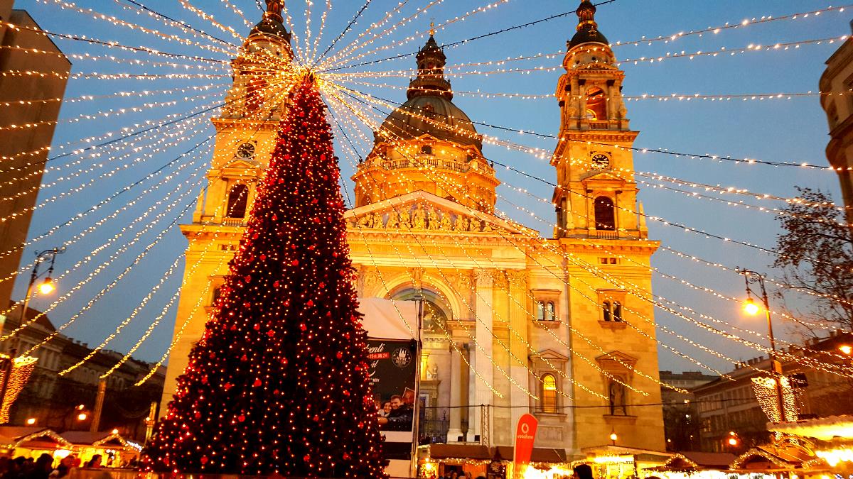 christmas market BUDAPESTA-min
