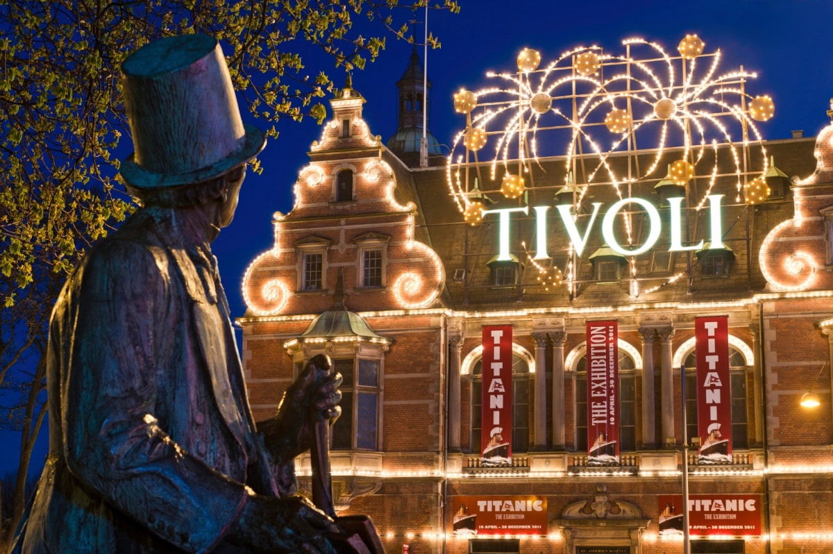 christmas market in COPENHAGA-min