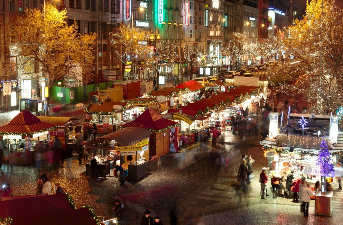 christmas market in PRAGA-min