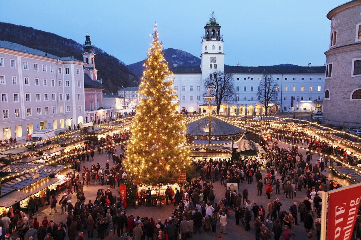 christmas market in SALZBURG-min