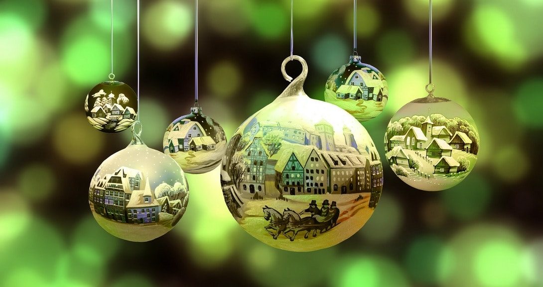pana cand tinem decoratiunile pentru craciun-min